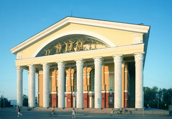 Teatr dramatu Petrozavodsk ("reklama liberum") — Zdjęcie stockowe