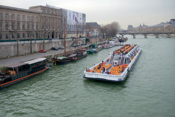 Pleasure boat on the Seine, Paris, France — Stock Photo, Image