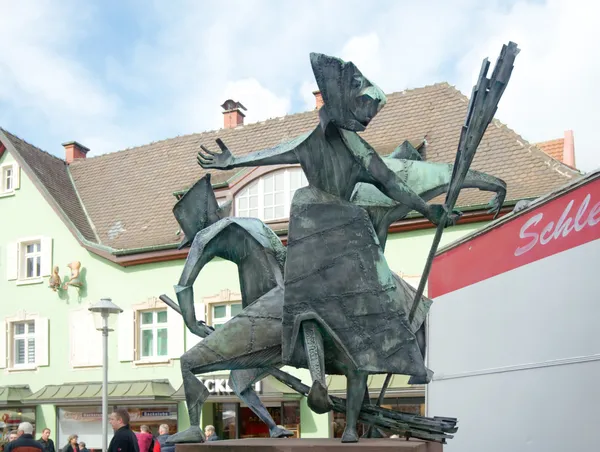 Três esculturas de bruxas em Offenburg, Alemanha — Fotografia de Stock