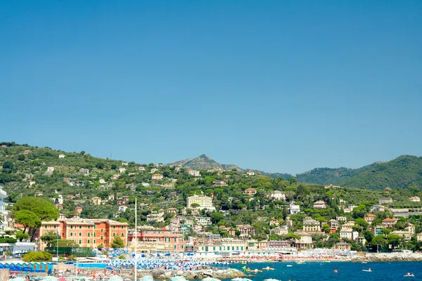 Santa margherita ligure, pohled na pláž, Ligurského pobřeží, Itálie — Stock fotografie