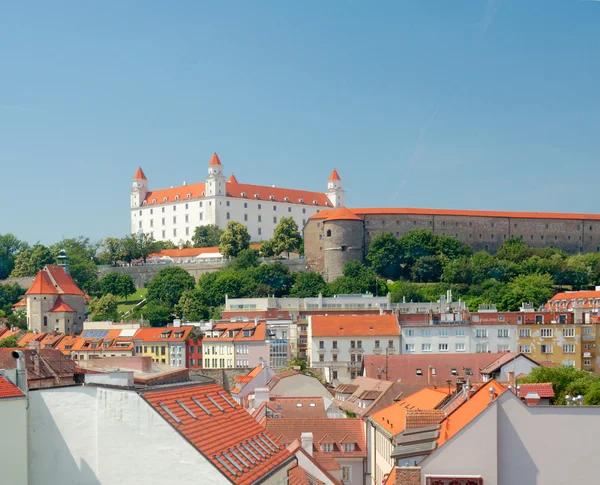 Vista del Castillo de Bratislava y el casco antiguo —  Fotos de Stock