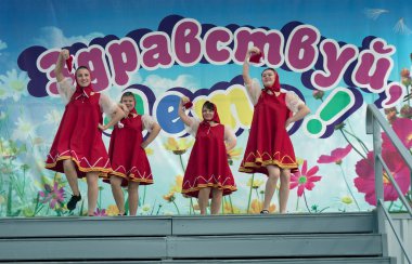 Dans grubu açık hava