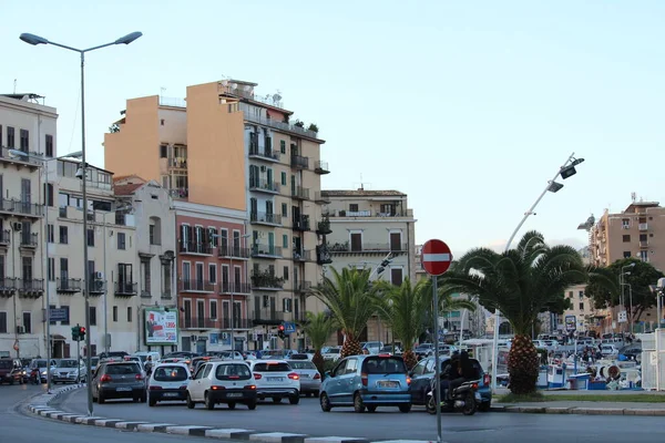 Turistický Přístav Palermo Itálii Silnice Která Vede Podél Přístavu Průjezdem — Stock fotografie