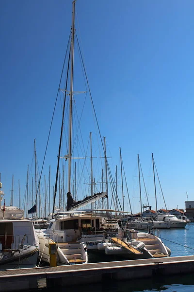 Talya Daki Palermo Turistik Limanı Limana Demirlemiş Katamaran — Stok fotoğraf