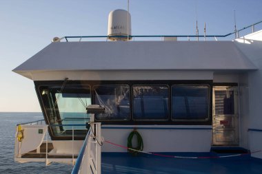 Bir feribot gezintisinin anımsatıcı görüntüsü