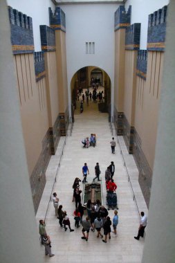 2018.06.11 Berlin Pergamon Müzesi, Yunan kenti Pergamum 'dan (Türkiye), Antik Yunanistan' dan ve Asurlu ve Babil dünyalarından müzede sergilendi.
