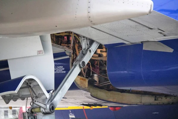 Evocadora Imagen Las Partes Mecánicas Avión Durante Los Controles Previos — Foto de Stock