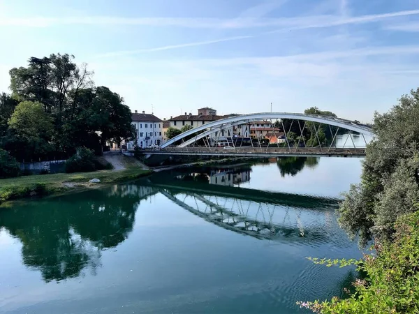 Imagem Evocativa Paisagem Italiana Com Uma Ponte Que Cruza Rio — Fotografia de Stock