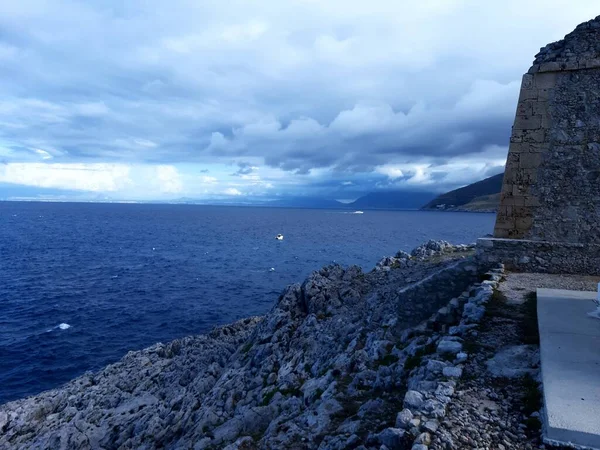 Evokující Obraz Mořského Pobřeží Výběžkem Pozadí Sicílii Itálie — Stock fotografie
