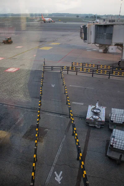 Evocadora Imagen Pasarelas Externas Para Abordar Aeropuerto —  Fotos de Stock
