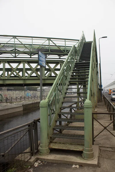Mediolan Wiadukt Don Lorenzo Milani Sugestywny Obraz Żelaznego Mostu Wzdłuż — Zdjęcie stockowe