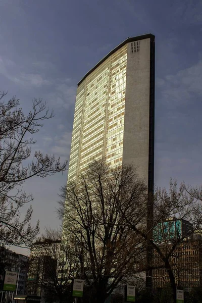 Milan Pirelli Felhőkarcoló Felidéző Kép Felhőkarcolóról Központi Pályaudvarról — Stock Fotó