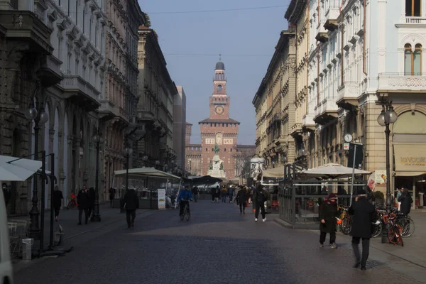 Milánói Dante Felidéző Képe Torre Del Filarete Alatti Sforza Kastély — Stock Fotó