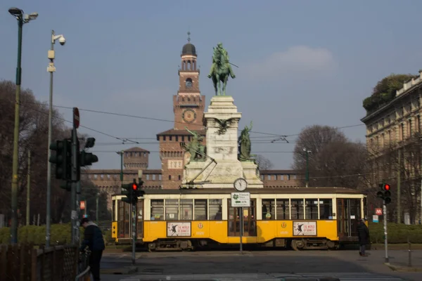 Imagem Evocativa Estátua Dedicada Giuseppe Garibaldi Piazza Cairoli Com Entrada — Fotografia de Stock