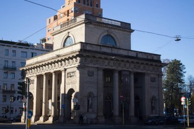 Milan, Porta Venezia, Corso di Buenos Airesone 'nin şehrin en önemli alışveriş caddelerinden birinin başlangıcının anımsatıcı görüntüsü. 