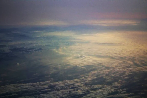 Espectacular Puesta Sol Vista Desde Avión Con Nubes Primer Plano —  Fotos de Stock