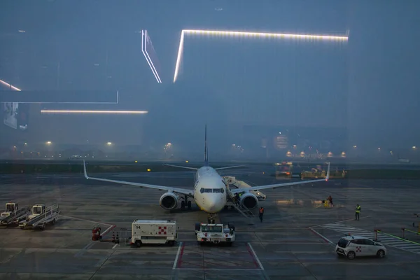 2021 Bergamo Orio Serio Airport Evocative Image Reflection Neon Lights — Foto de Stock