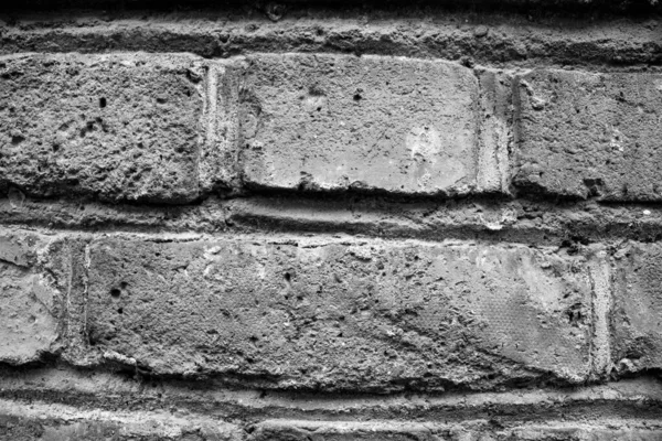 Dış Çevre Duvarının Eski Turuncu Tuğlalarının Anımsatıcı Siyah Beyaz Görüntüsü — Stok fotoğraf