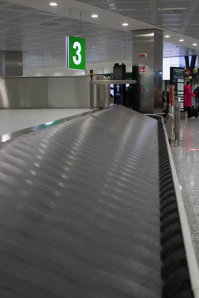 Suggestiva Immagine Del Nastro Trasportatore Consegna Dei Bagagli Stiva Aeroporto — Foto Stock