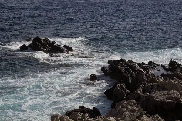 Evocative Image Rough Sea Hitting Rocks Sicily — 스톡 사진