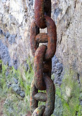 paslanmış zincirleri