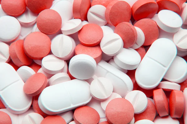 Κόκκινα και άσπρα χάπια — Φωτογραφία Αρχείου