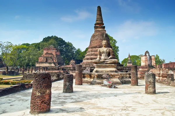 Wat Mahathat dans le parc historique de Sukhothai — Photo