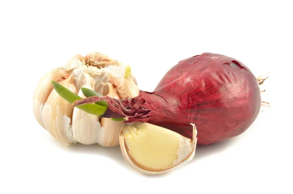 Fokhagymát és a hagymát egy fehér háttér — Stock Fotó