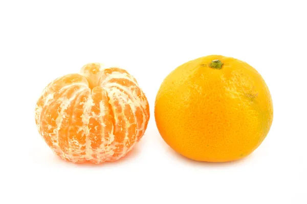 Orange mandarine sur fond blanc — Photo