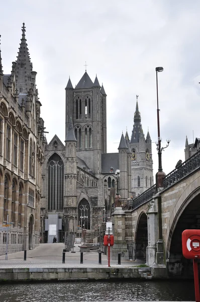 Kilátás nyílik a Szent Bavo-katedrálistól, a the Belfry, Gent, Belgium — Stock Fotó