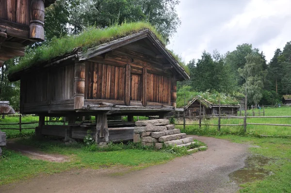 古いノルウェーの農場の家 (fra テレマーク）、オスロ、ノルウェー — ストック写真