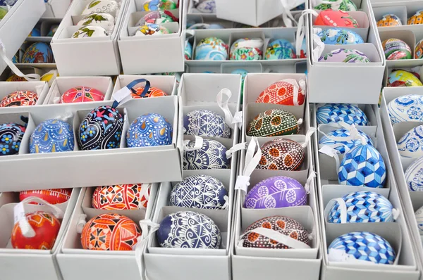 Hand-made traditional blue and white Easter eggs — Stock Photo, Image