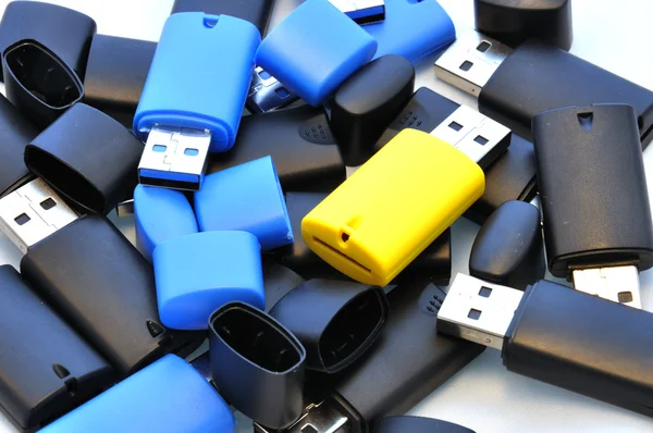Aislado tarjetas de memoria USB —  Fotos de Stock