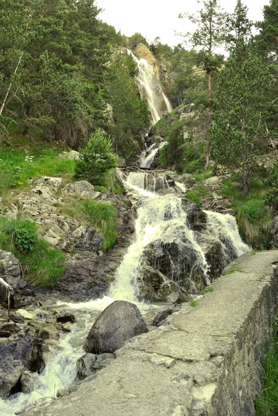 Cachoeira nos Pirinéus — Fotografia de Stock