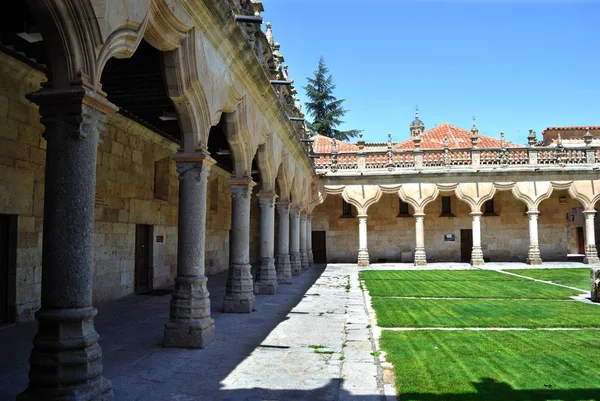 Salamanca şehrinde küçük okulların veranda — Stok fotoğraf