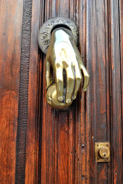 Brass knocker in a old door — Stock Photo, Image