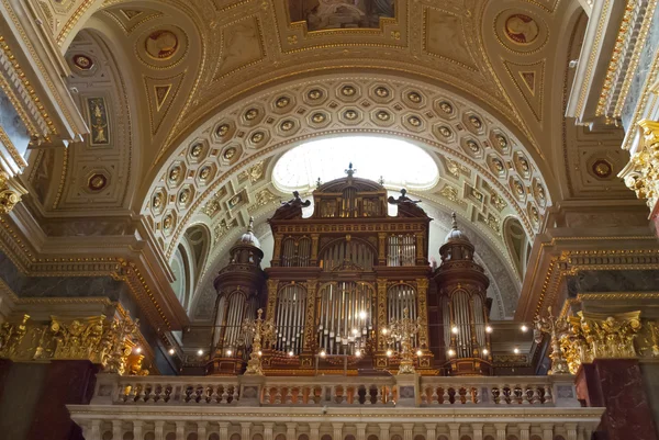 부다페스트 (헝가리의 성 이슈트반 대성당) 로열티 프리 스톡 사진