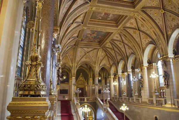 Интерьер парламента в Будапеште (Венгрия) ) — стоковое фото