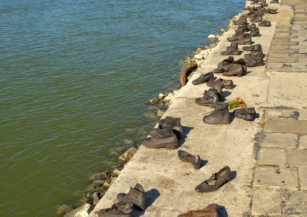 Shoes on the Danube Promenade, Budapest (Hungary) — Stock Photo, Image