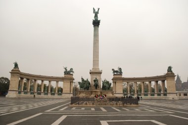 Budapeşte'deki Kahramanlar Meydanı (macaristan)