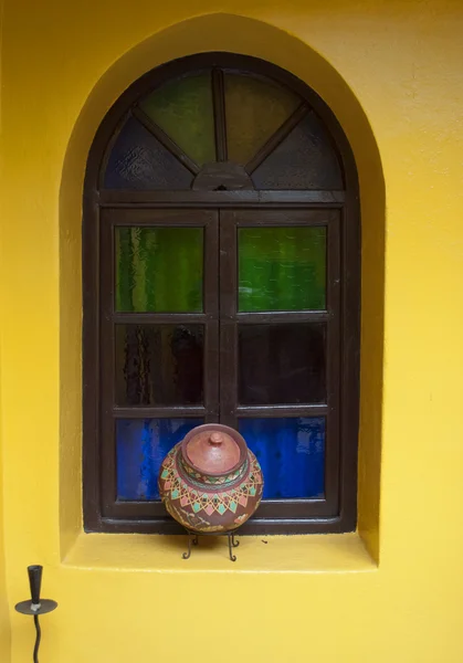 Piękne okna w riad Marrakech — Zdjęcie stockowe