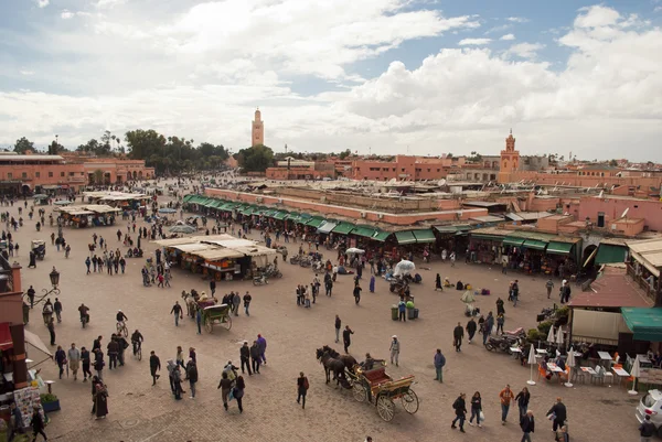 Praça Djemma el fna em Marrakech (Marrocos ) — Fotografia de Stock