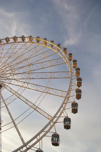 Vue sur la grande roue de zaragoza, espagne — Photo