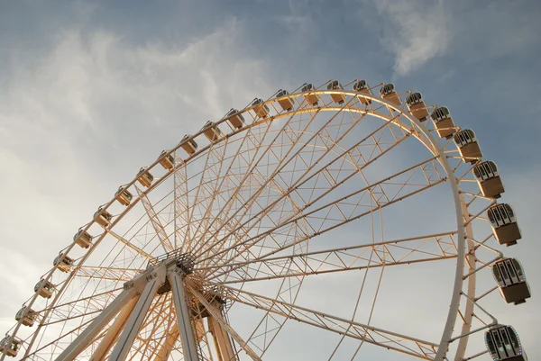 Weergave van het grote wiel in zaragoza, Spanje — Stockfoto