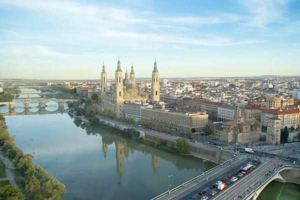 Nézd a pilar's katedrális és az ebro folyó, Zaragoza, Spanyolország Jogdíjmentes Stock Fotók