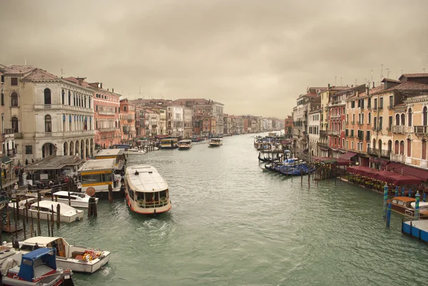 Grand Canal vénitien par temps de pluie — Photo