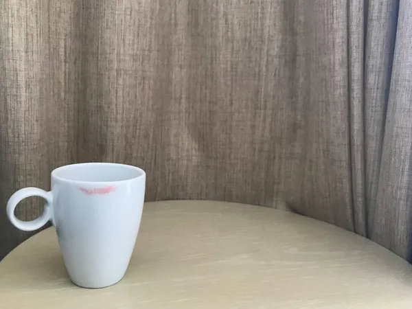 Fehér Csésze Forró Kávé Piros Rúzsfolt Amely Fel Természetes Színű — Stock Fotó