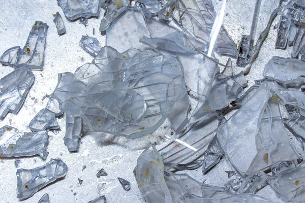 Manipulación descuidada de cristalería frágil — Foto de Stock