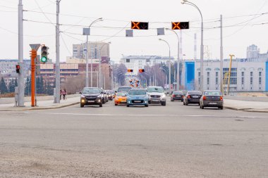 27 Nisan 2021, Kemerovo, Rusya. Kemerovo şehrinde ters yol
