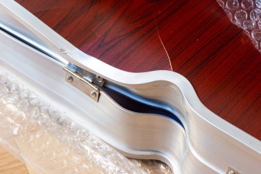 Paketin teslimi sırasında taşımacılık şirketinin sorumsuz faaliyetleri, seçici odaklanma